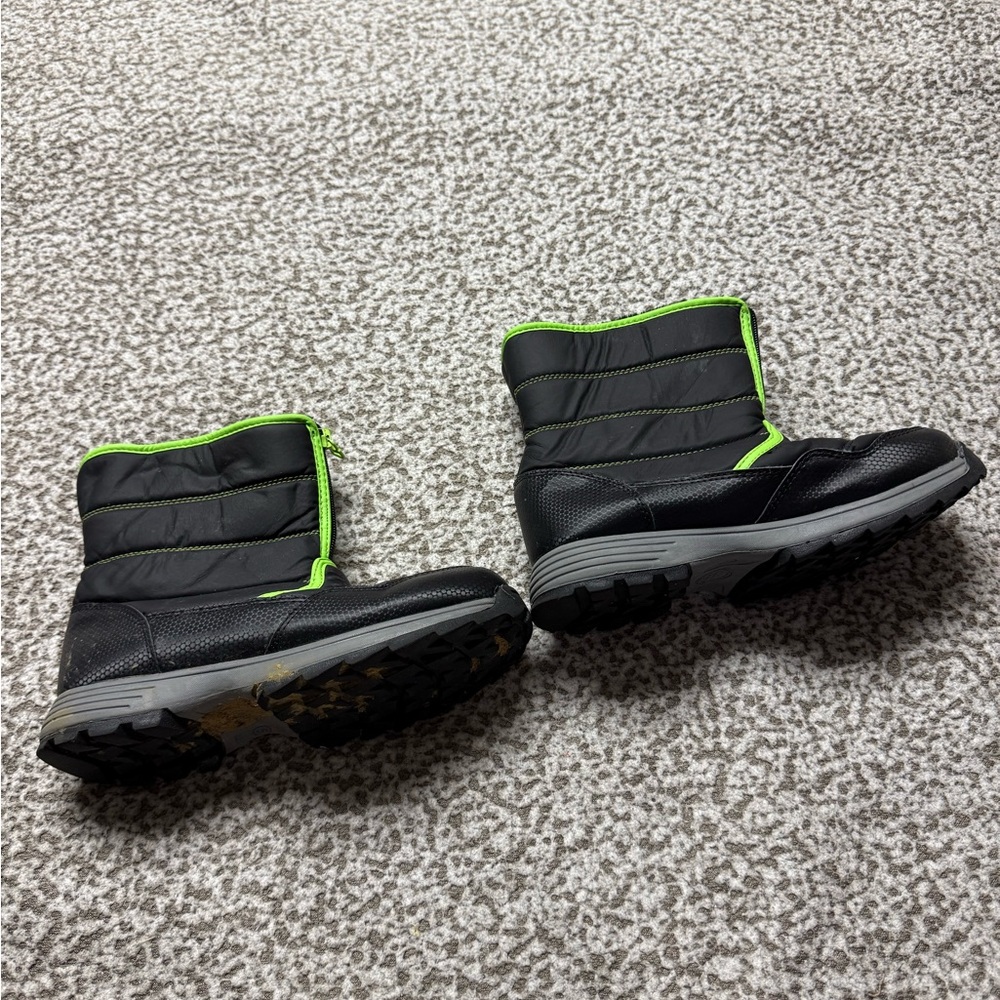 Wonder Nation Black and Green Insulated Boots